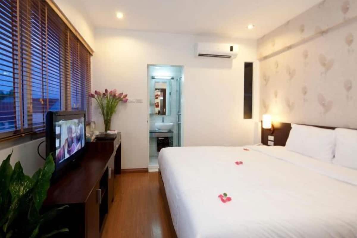 Minibar, in-room safe, desk, soundproofing