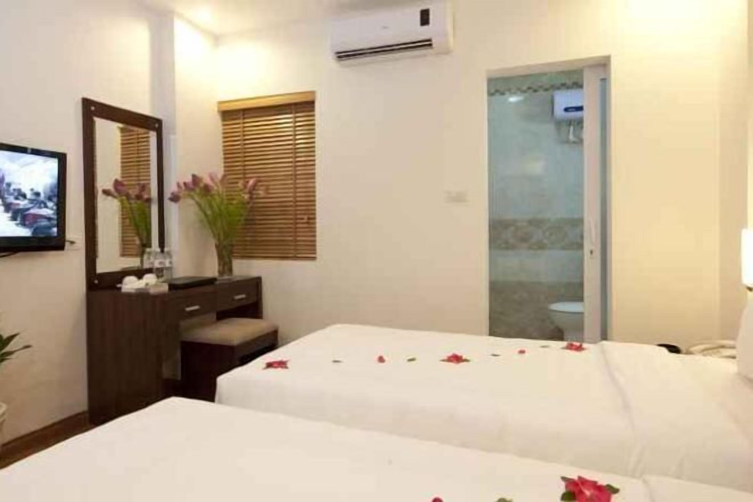 Minibar, caja de seguridad en la habitación y escritorio 