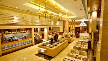 Se sirven desayunos, comidas, cenas y cocina internacional