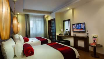 Trendy Suite City view | Minibar, in-room safe, desk, soundproofing