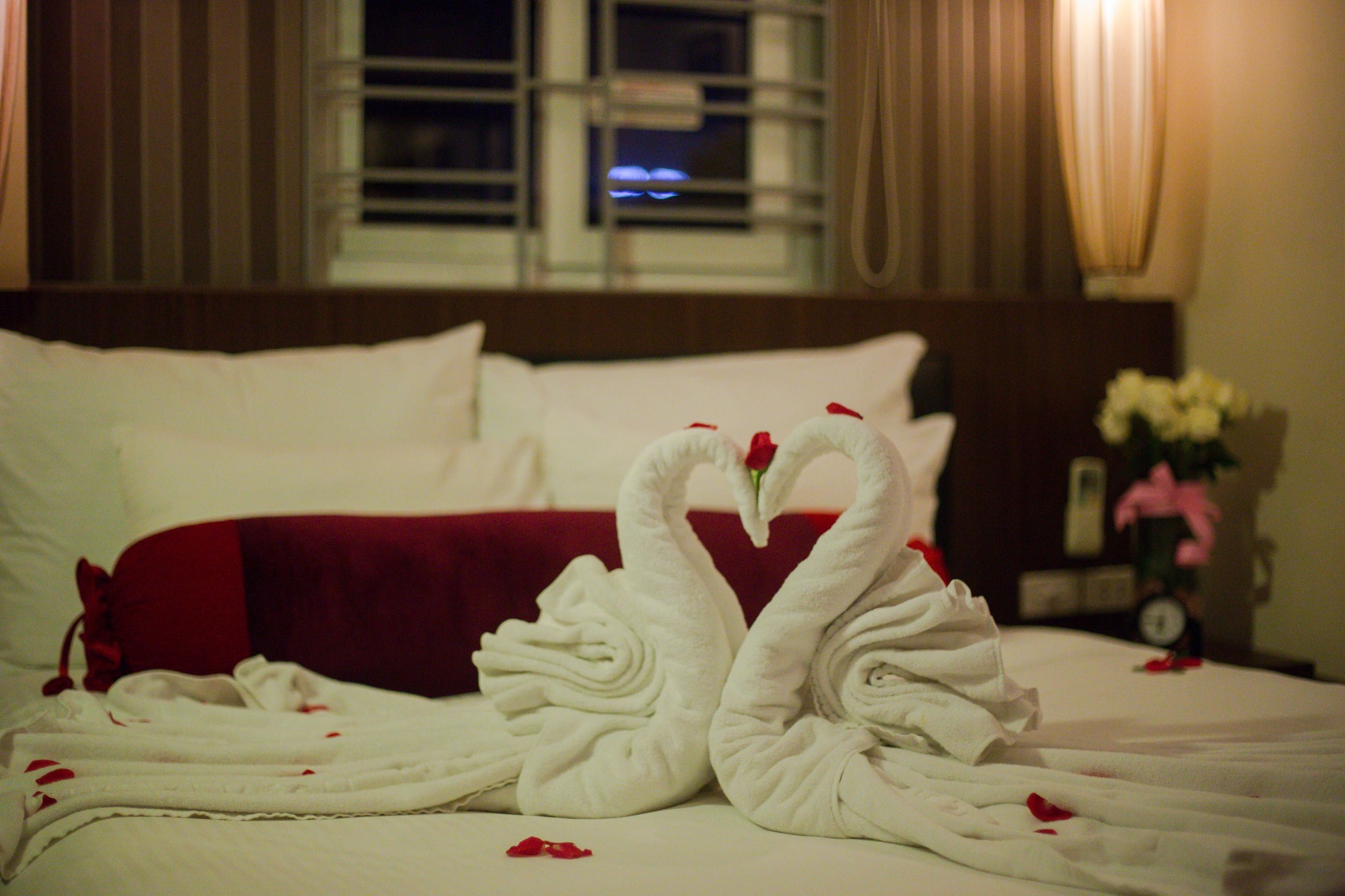 honeymoon room | minibar, in-room safe, desk, soundproofing