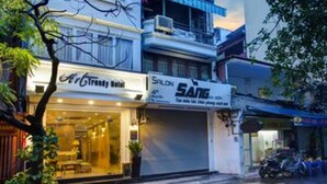 A building with a storefront labeled "ArtTrendy Hotel" and "SAIG". - Golden Art Hotel (Hanoi)