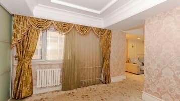 Coffres-forts dans les chambres, bureau, rideaux occultants