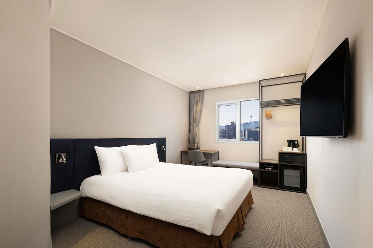 Superior Room, 1 Double Bed (Recently Renovated) | Premium bedding, in-room safe, laptop workspace, iron/ironing board