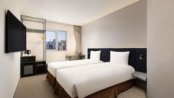 Premium bedding, in-room safe, laptop workspace, iron/ironing board