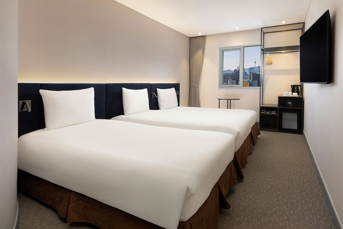 Premium Room, Ideal for Family & Friends, Recently Renovated - 3 Single Beds | 1 bedroom, premium bedding, in-room safe, laptop workspace