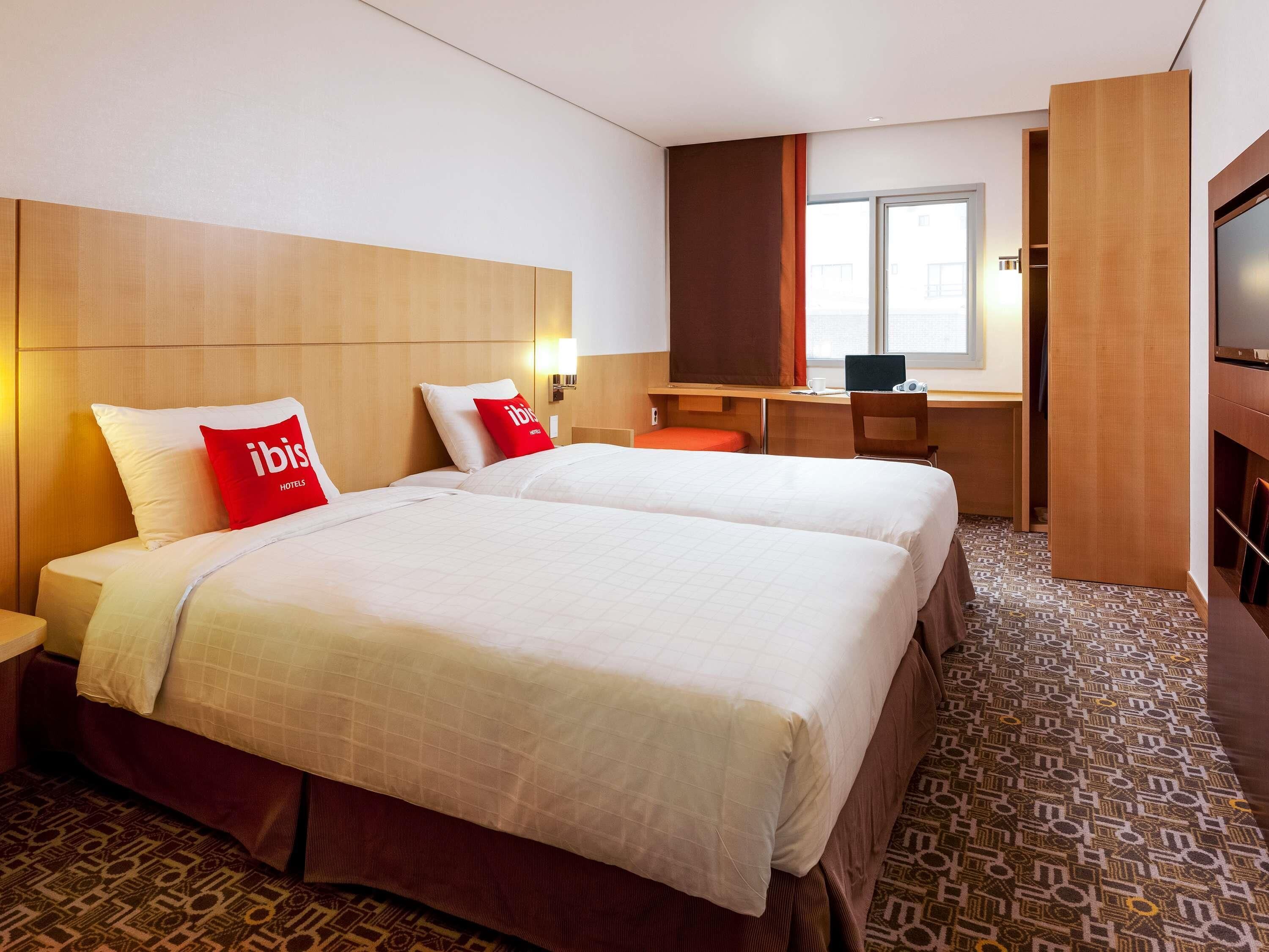 premium bedding, in-room safe, laptop workspace, iron/ironing board