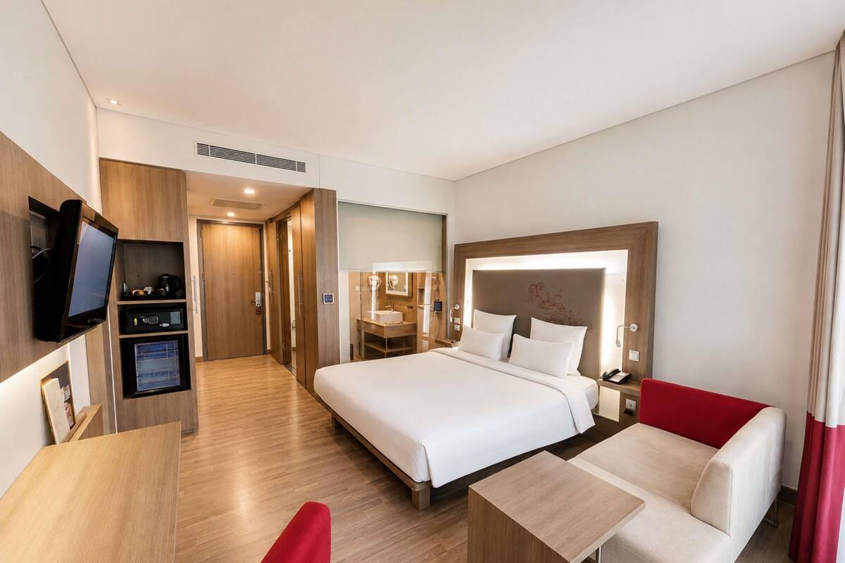 Phòng đôi Executive, 1 giường đôi | Minibar, két bảo mật tại phòng, bàn, bàn ủi/dụng cụ ủi quần áo 