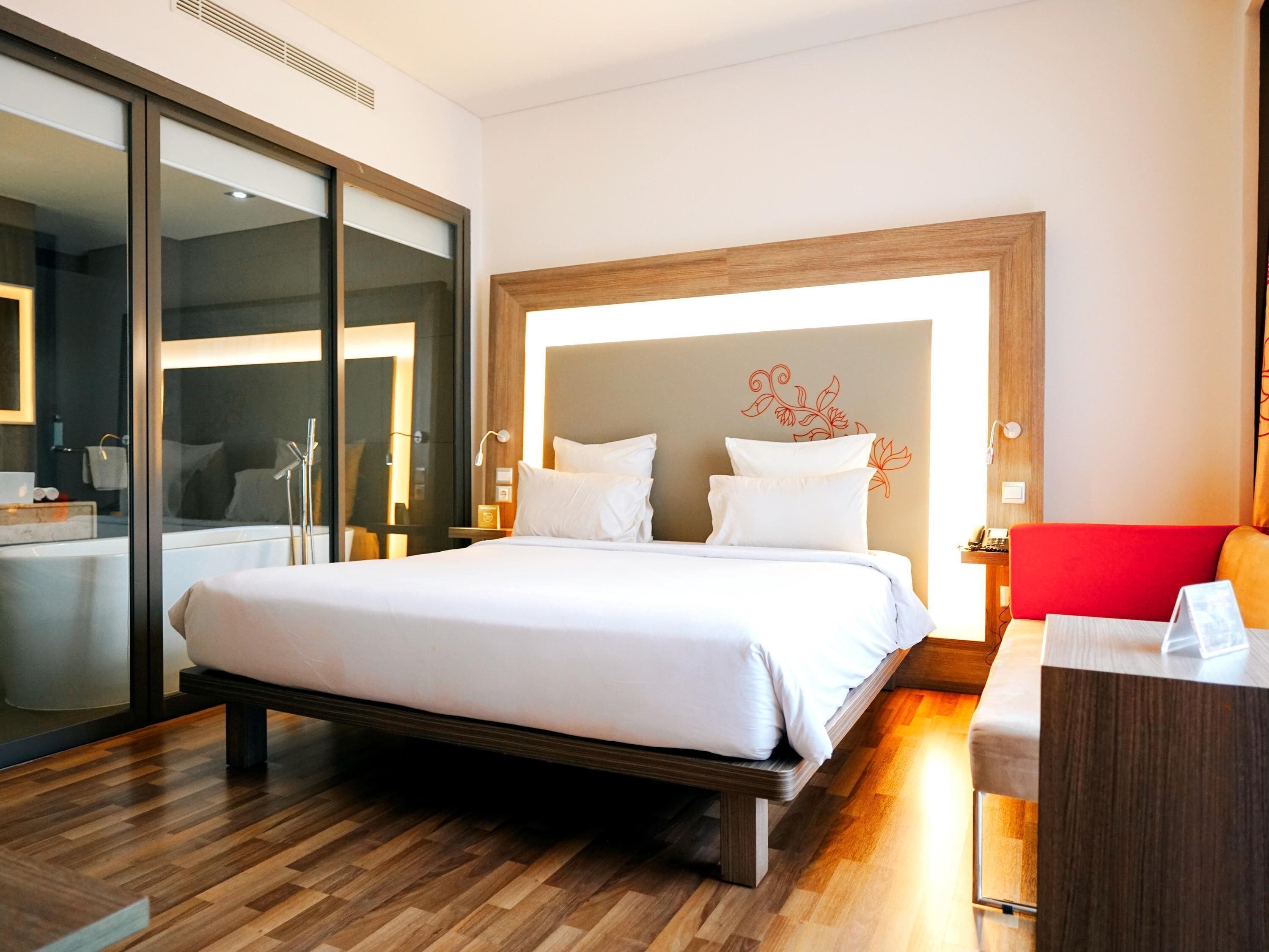 Suite, 1 cama matrimonial | Minibar, caja de seguridad en la habitación y escritorio 