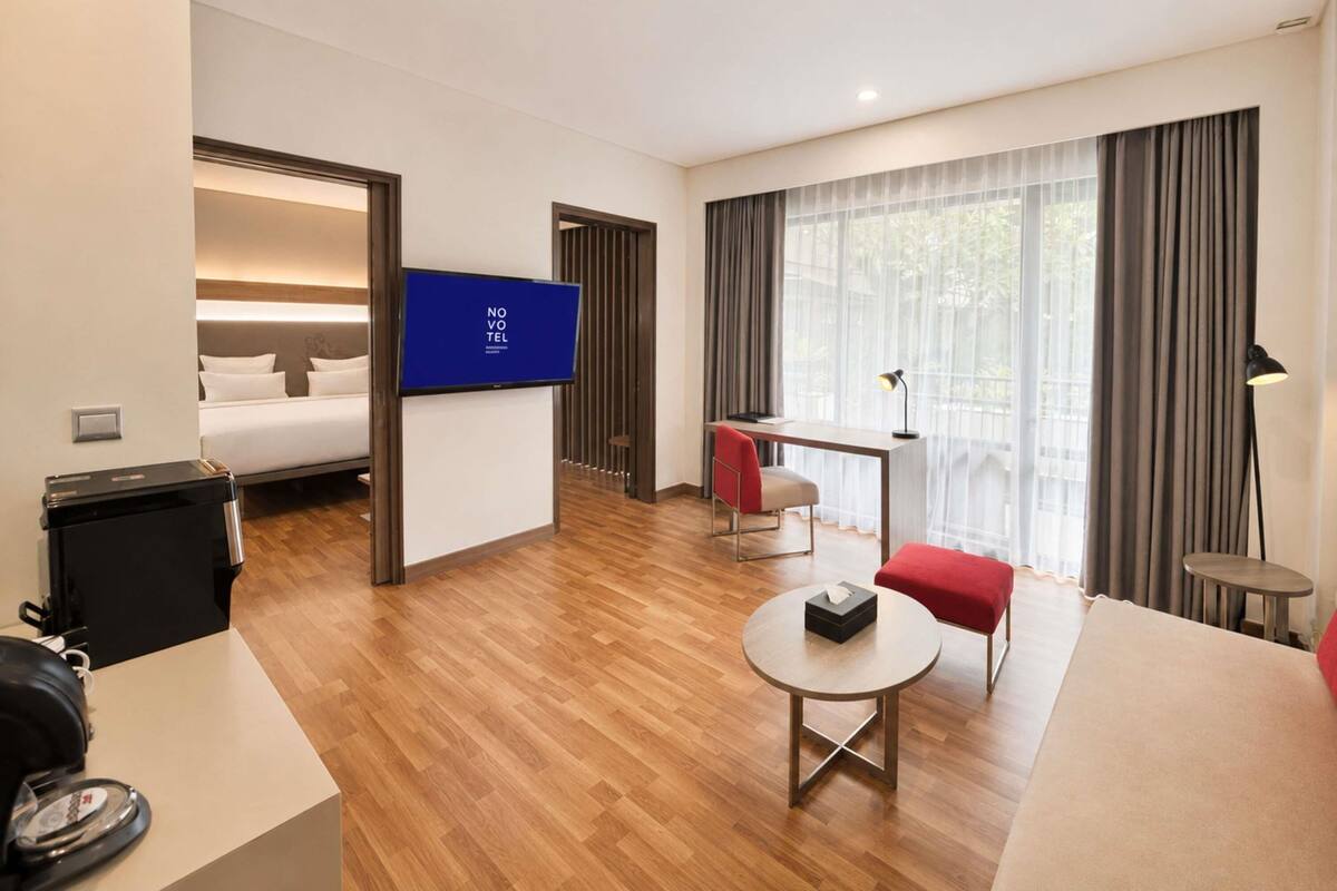 Phòng Suite, 1 giường đôi | Minibar, két bảo mật tại phòng, bàn, bàn ủi/dụng cụ ủi quần áo 