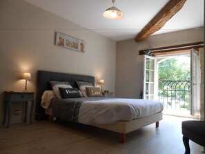 Triple Room | Individually decorated, individually furnished, soundproofing