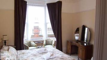 Kingsize Double Ensuite (G'Floor) | Individually decorated, individually furnished, desk, free WiFi