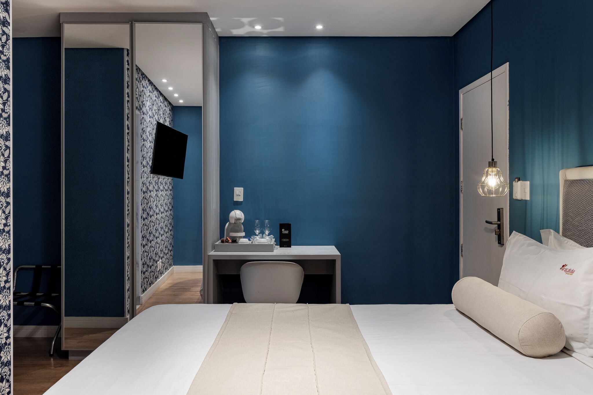 deluxe room | 1 bedroom, premium bedding, minibar, in-room safe