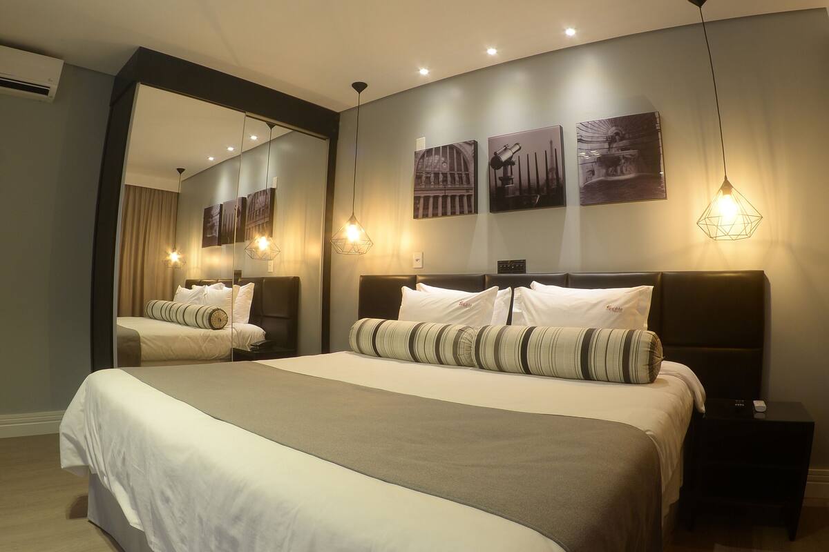 deluxe room | 1 bedroom, premium bedding, minibar, in-room safe