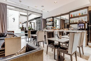 매일 현지식 무료 아침 식사 포함