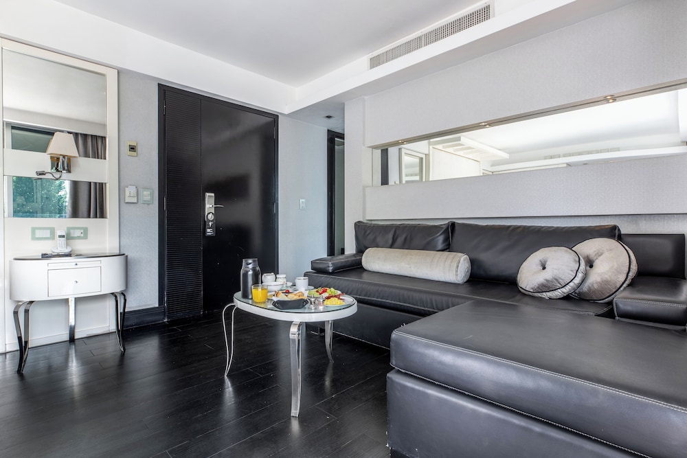 1828 Smart Hotel by null
