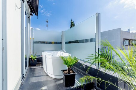 Bañera de hidromasaje privada
