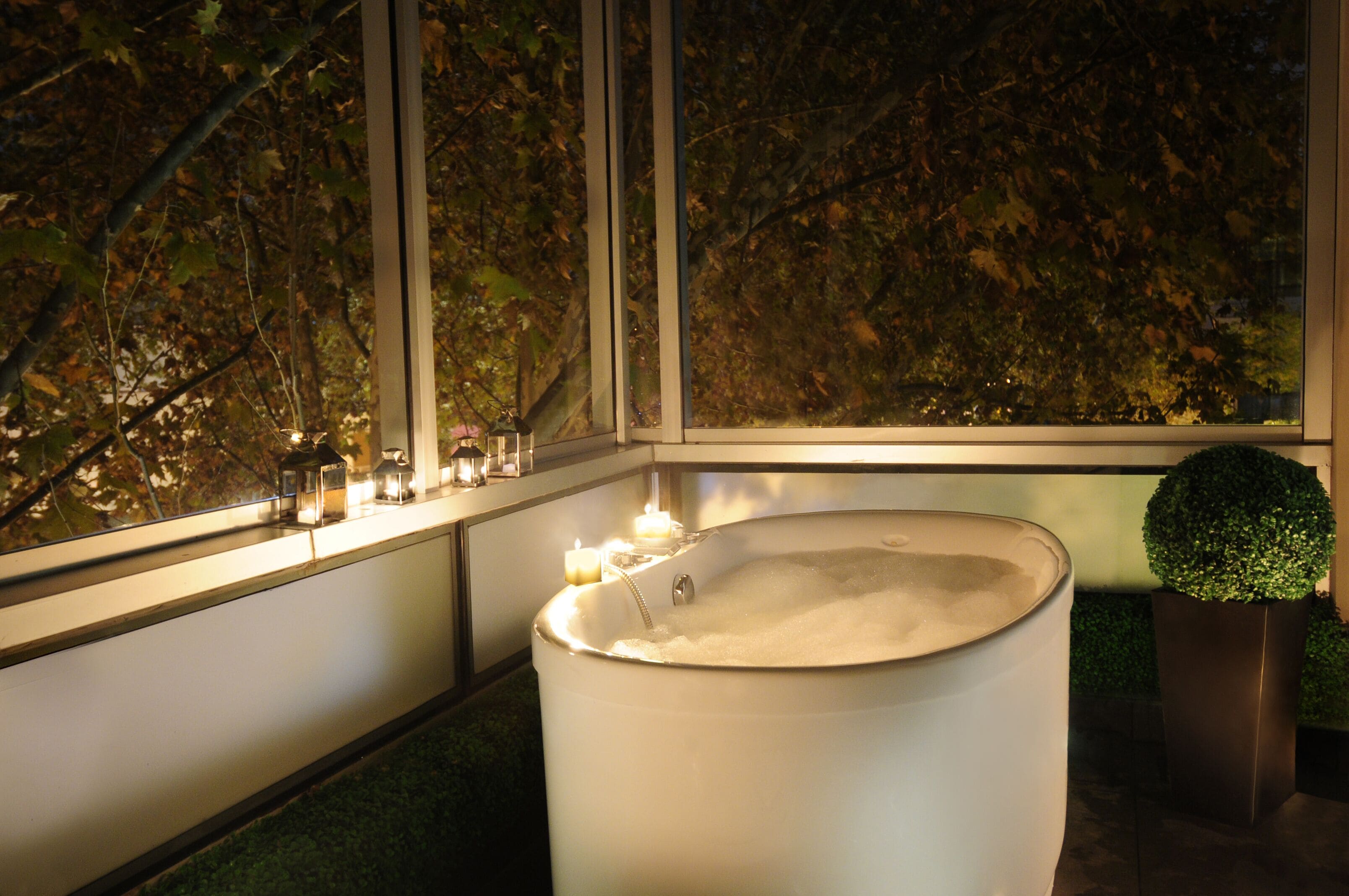 luxury suite | private spa tub