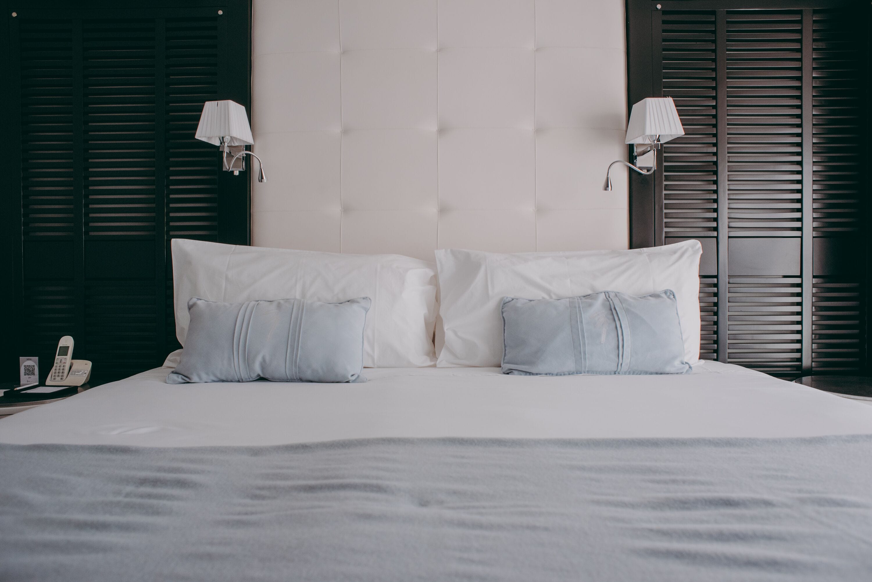standard room | premium bedding, down duvets, pillow-top beds, minibar
