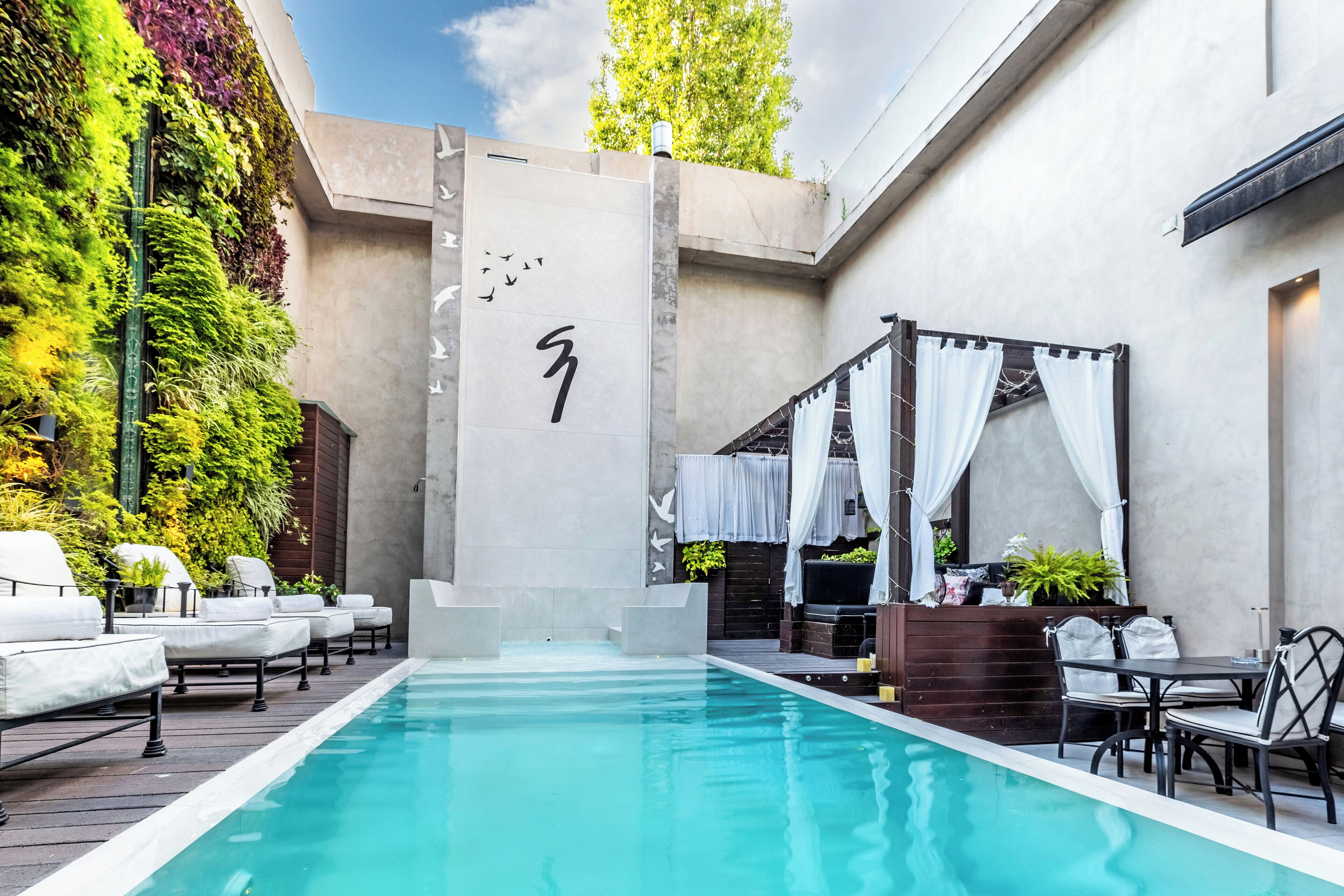 seasonal outdoor pool, pool loungers