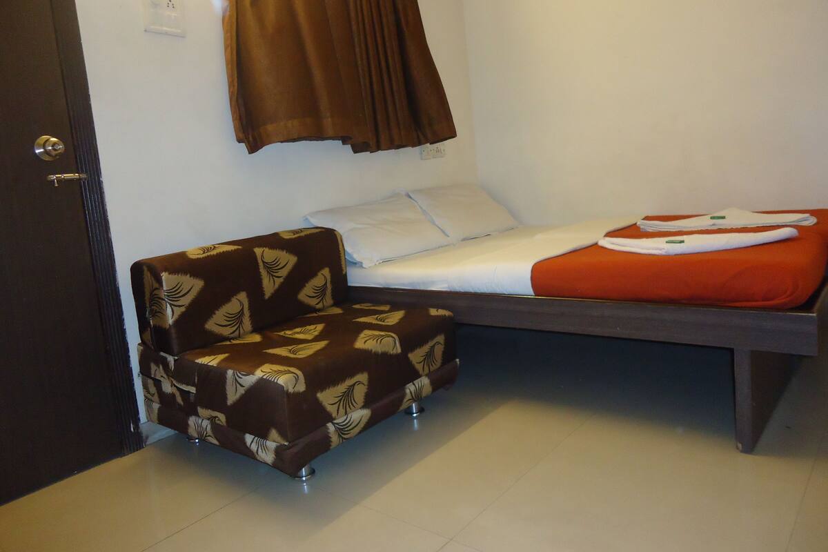 Deluxe Room | Premium bedding, WiFi (free)