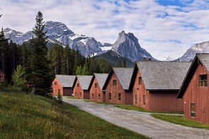Exterior - Banff Gate Mountain Resort (Canmore)
