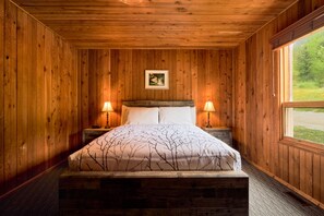 2 Schlafzimmer, individuell dekoriert, individuell eingerichtet
