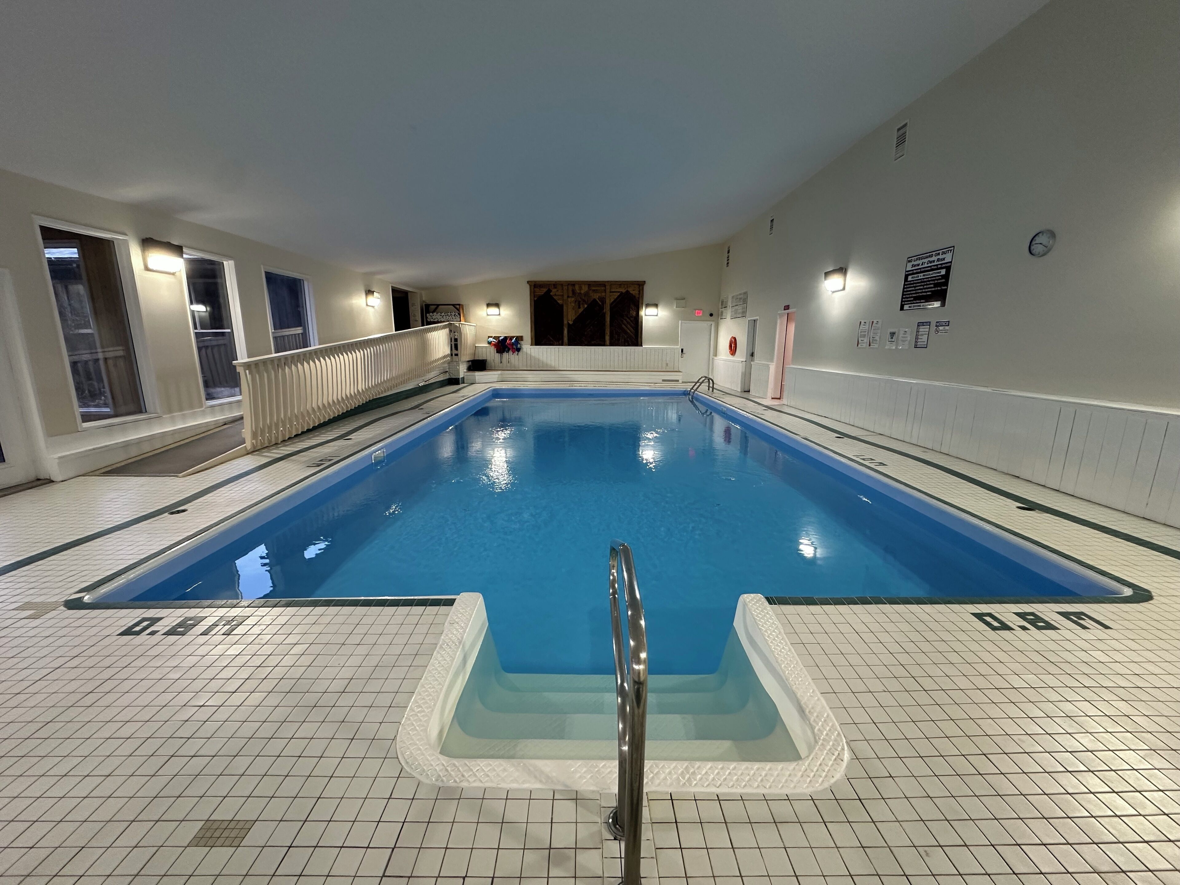 Innendørsbasseng