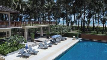 Outdoor pool, pool umbrellas, sun loungers
