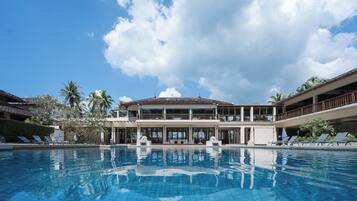 Outdoor pool, pool umbrellas, sun loungers