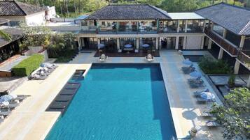 Outdoor pool, pool umbrellas, sun loungers