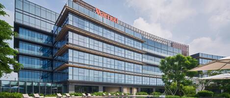 Outdoor pool, open 7:00 AM to 10:00 PM, pool umbrellas