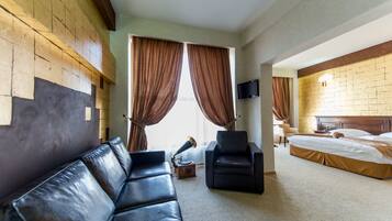 Junior Suite, 1 Bedroom, Jetted Tub, City View | 1 bedroom, premium bedding, minibar, in-room safe