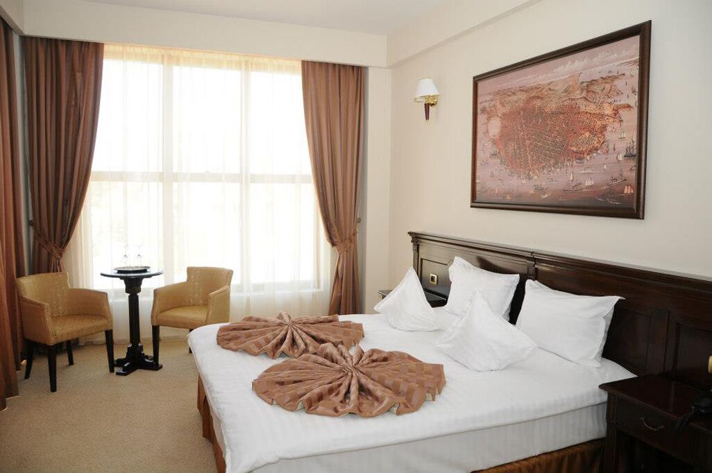 standard double room, private bathroom, city view | premium bedding, minibar, in-room safe, desk