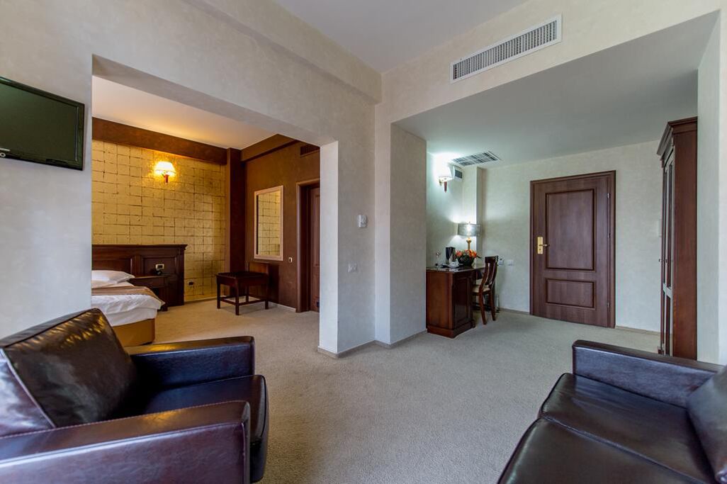 junior suite, 1 bedroom, jetted tub, city view | premium bedding, minibar, in-room safe, desk