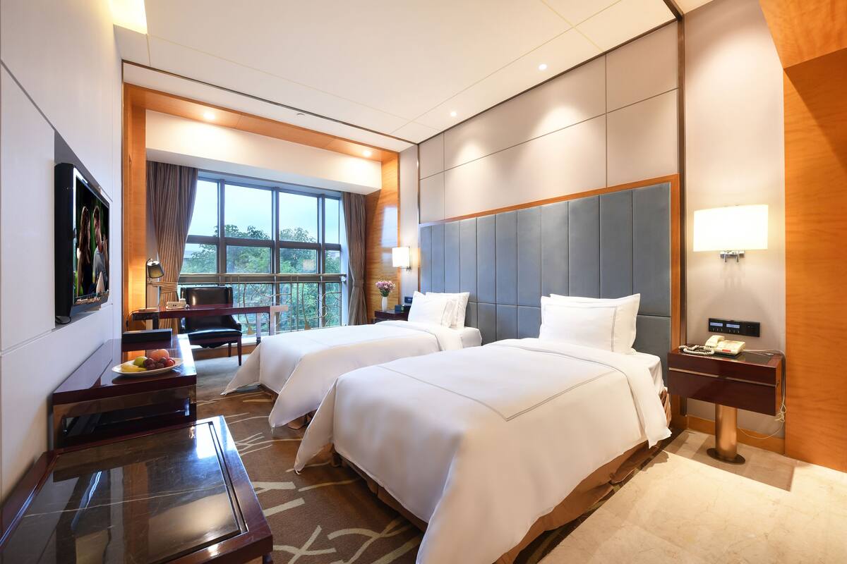 Deluxe Room, 2 Twin Beds | Minibar, in-room safe, desk, rollaway beds (surcharge)