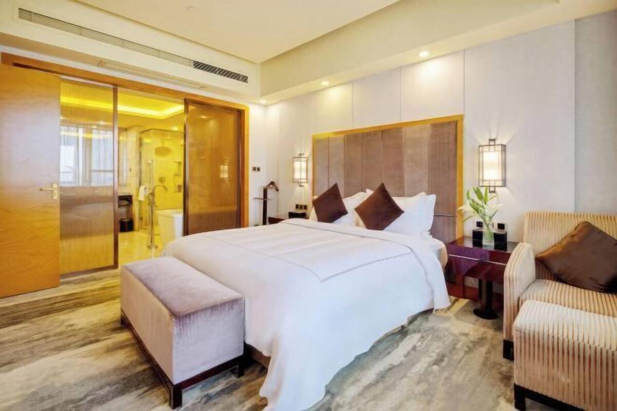Minibar, in-room safe, desk, rollaway beds (surcharge)