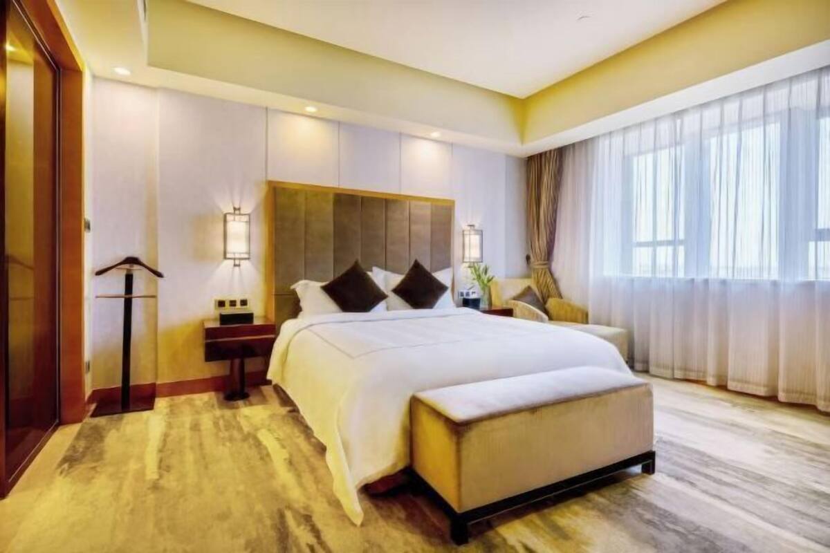 Minibar, in-room safe, desk, rollaway beds (surcharge)