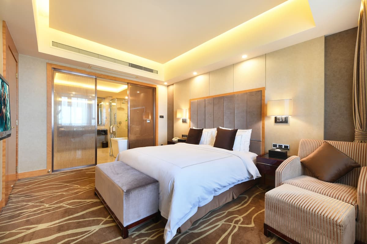 Deluxe Suite | Bar mini, peti besi dalam bilik, meja, katil lipat simpan/tambahan