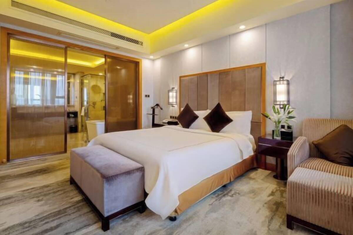 Minibar, in-room safe, desk, rollaway beds (surcharge)