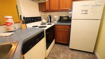 Appart'hÎtel Standard, 2 chambres | Cuisine privée | Grand réfrigérateur, micro-ondes, four, plaque de cuisson