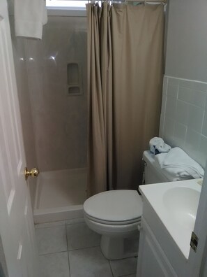 Bathroom - High Tide Motel (North Myrtle Beach)