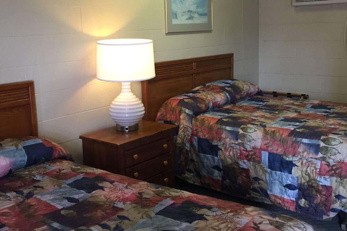 Chambre Standard, 2 lits doubles, réfrigérateur et four à micro-ondes | Wi-Fi gratuit