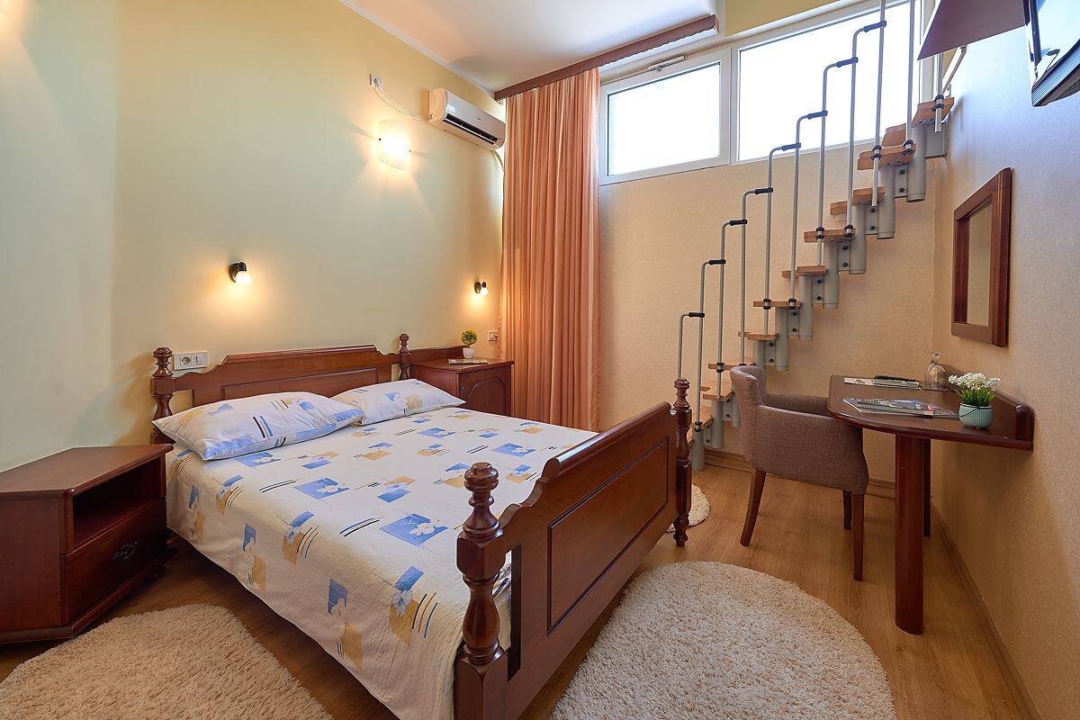 Twin Room | Select Comfort beds, minibar, blackout drapes, soundproofing