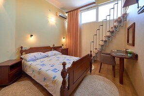 Tomannsrom | Senger med Select Comfort-madrass, minibar og individuelt dekorert