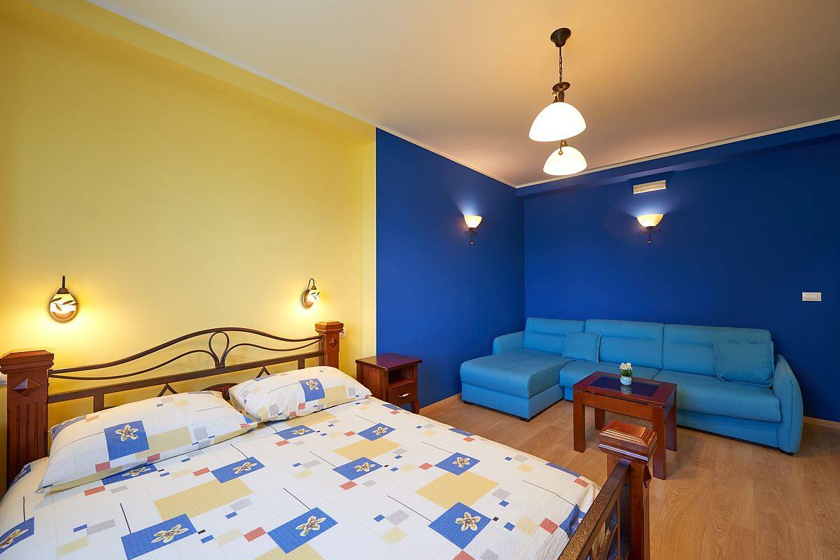 Select Comfort beds, minibar, blackout drapes, soundproofing