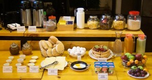 Daily buffet breakfast for a fee - Casa Volante Hostal - Hostel (Valparaiso)
