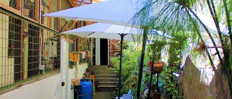 Budget Room for 6 People | Terrace/patio