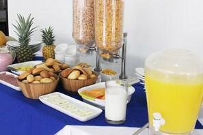 Free daily buffet breakfast - Hotel Metropolis Plaza (Cali)