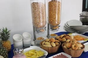 Free daily buffet breakfast - Hotel Metropolis Plaza (Cali)